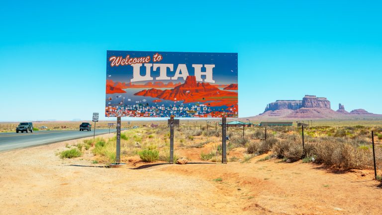 A 'welcome to utah' sign