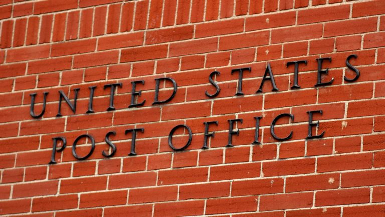 A building with United States Postal Service on it