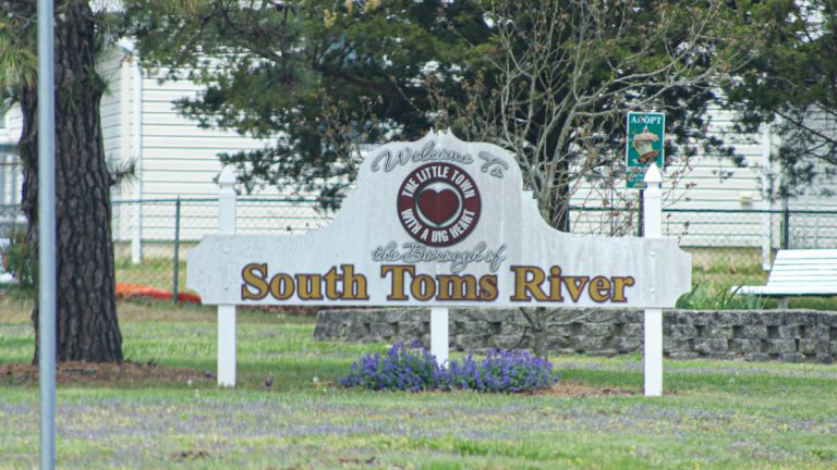 A sign that says South Toms River