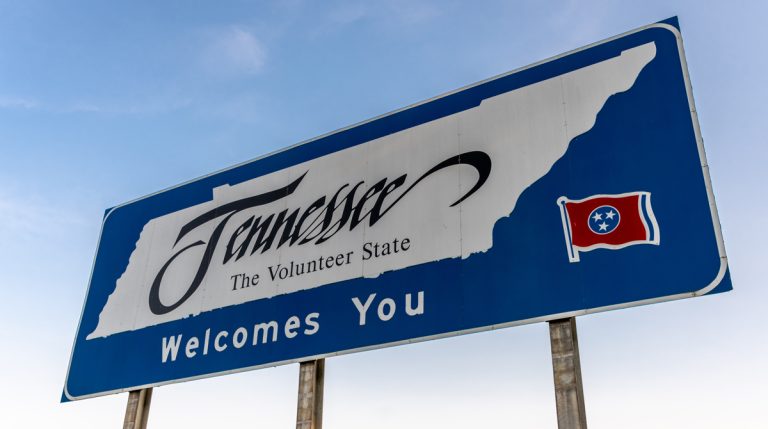 A welcome to Tennessee sign